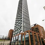 Beautiful 2 Bed Icon Tower Flat 5