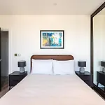 Beautiful 2 Bed Icon Tower Flat 5