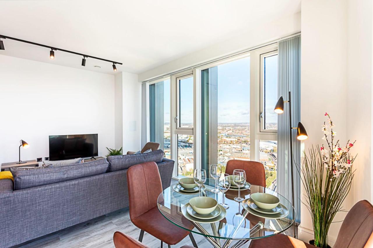 Appartamento Beautiful 2 Bed Icon Tower Flat 5 Londra