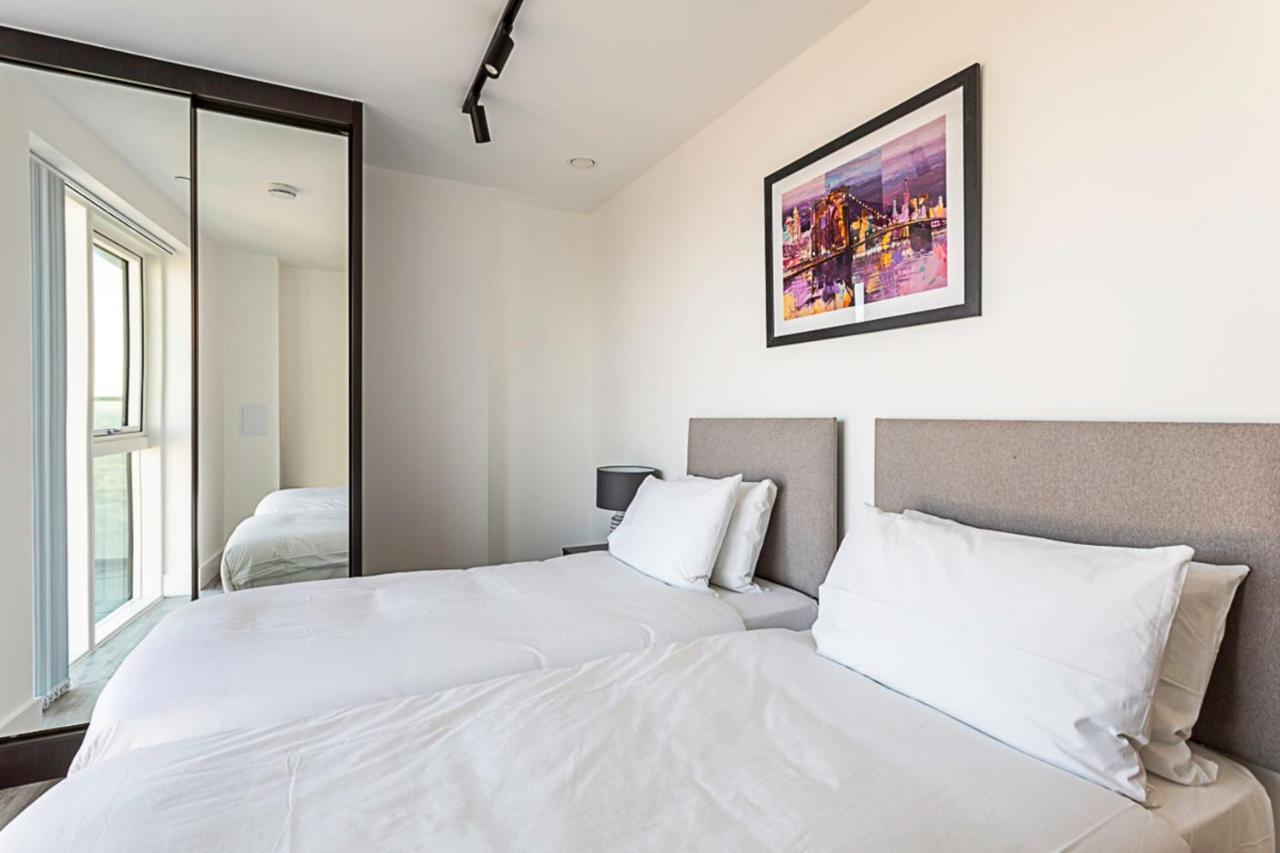 Beautiful 2 Bed Icon Tower Flat 5 * Londra